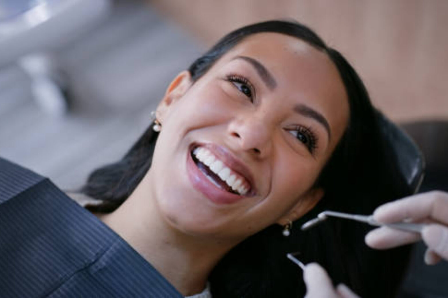 Fixed vs. removable dentures: A close-up comparison