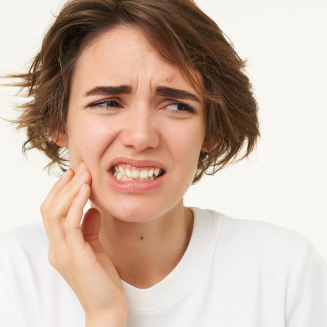 Sharp Pain Between Your Teeth - Here is How to Get Rid of That Stuck Food Safely