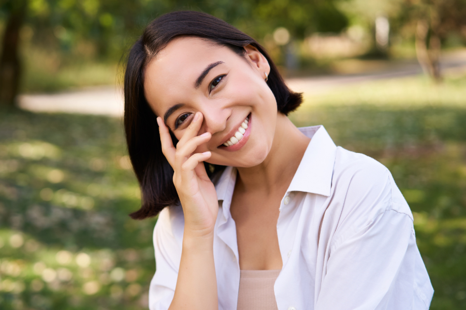 The Natural Smile Trend - Why People Are Avoiding Overly White Teeth